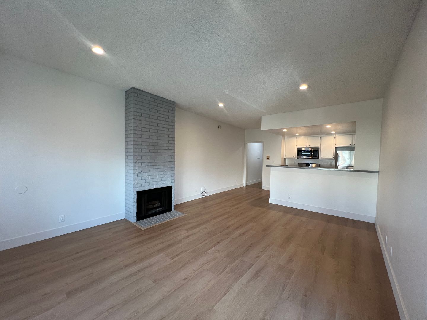Los Angeles Apartment: 11905 Avon Way