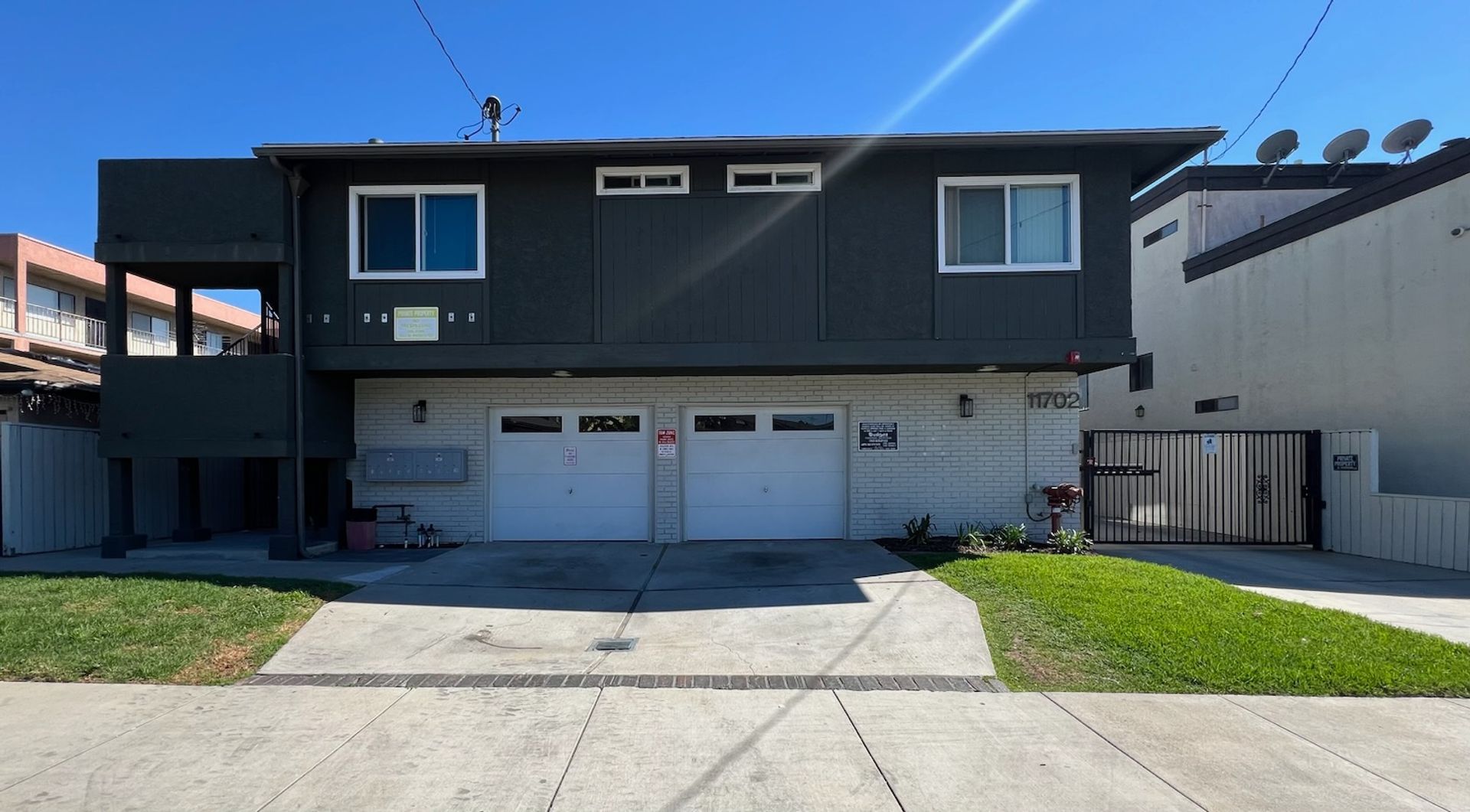 Hawthorne Apartment: 11702 Menlo Avenue