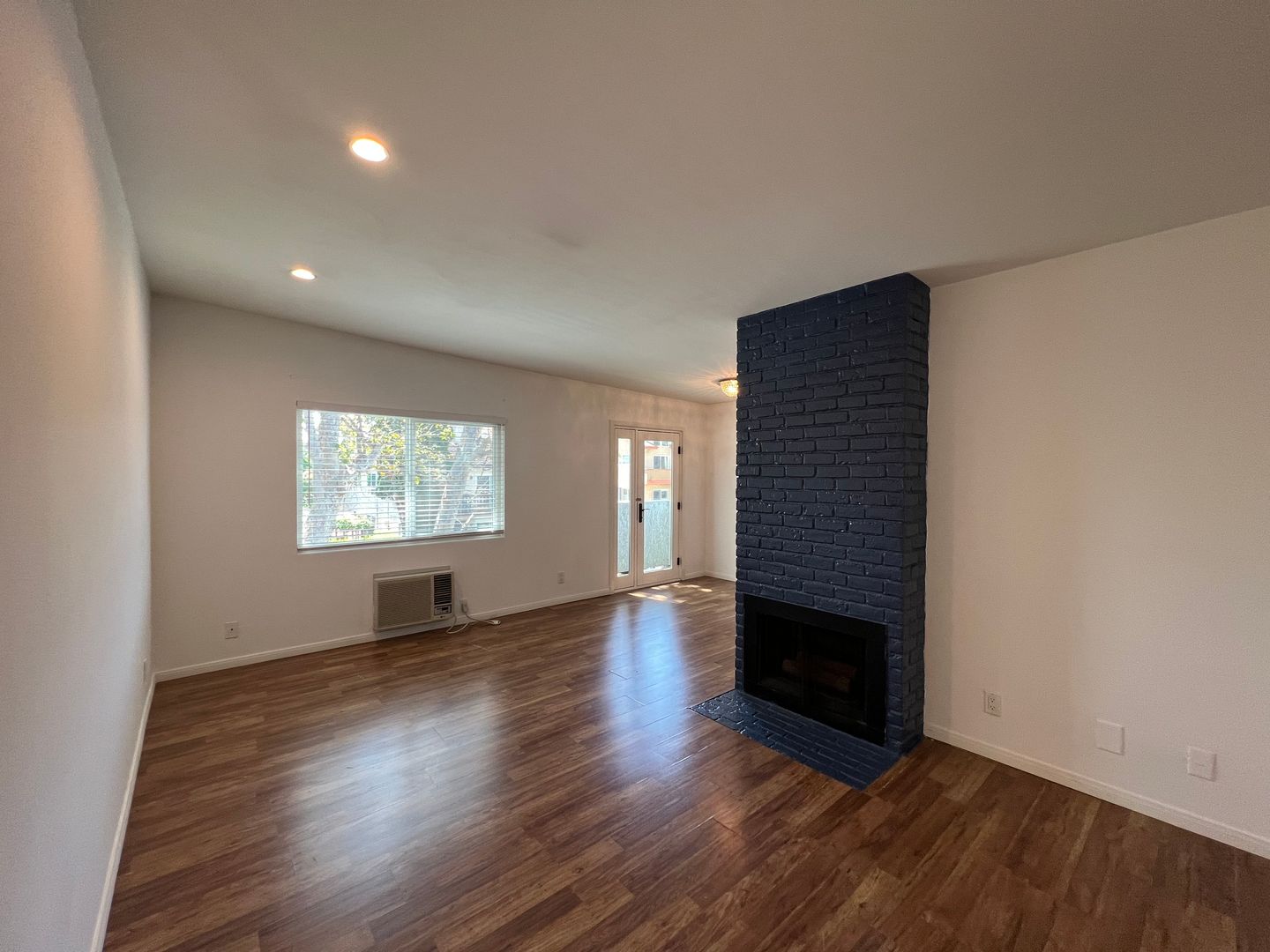 Los Angeles Apartment: 11905 Avon Way