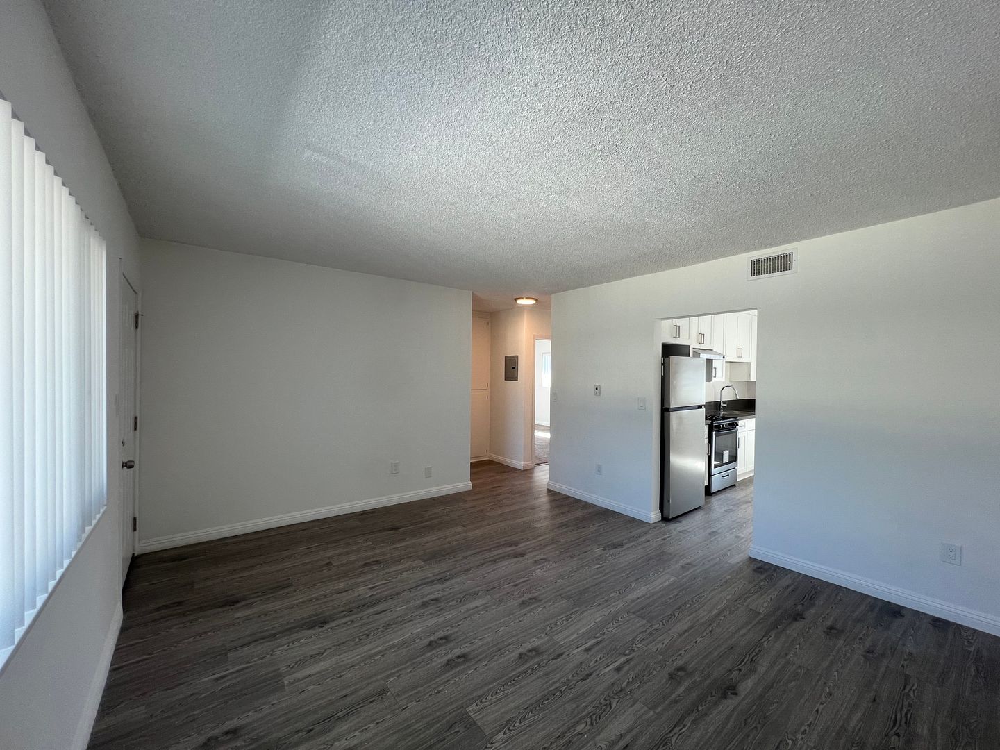 Hawthorne Apartment: 4363 West 136th Street