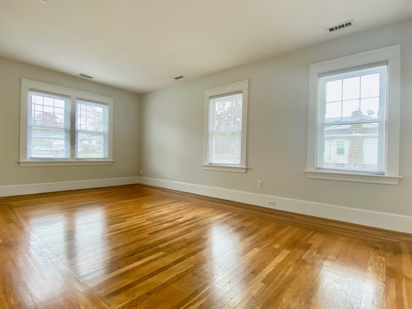 Cranston Apartment: 481 Oaklawn Ave