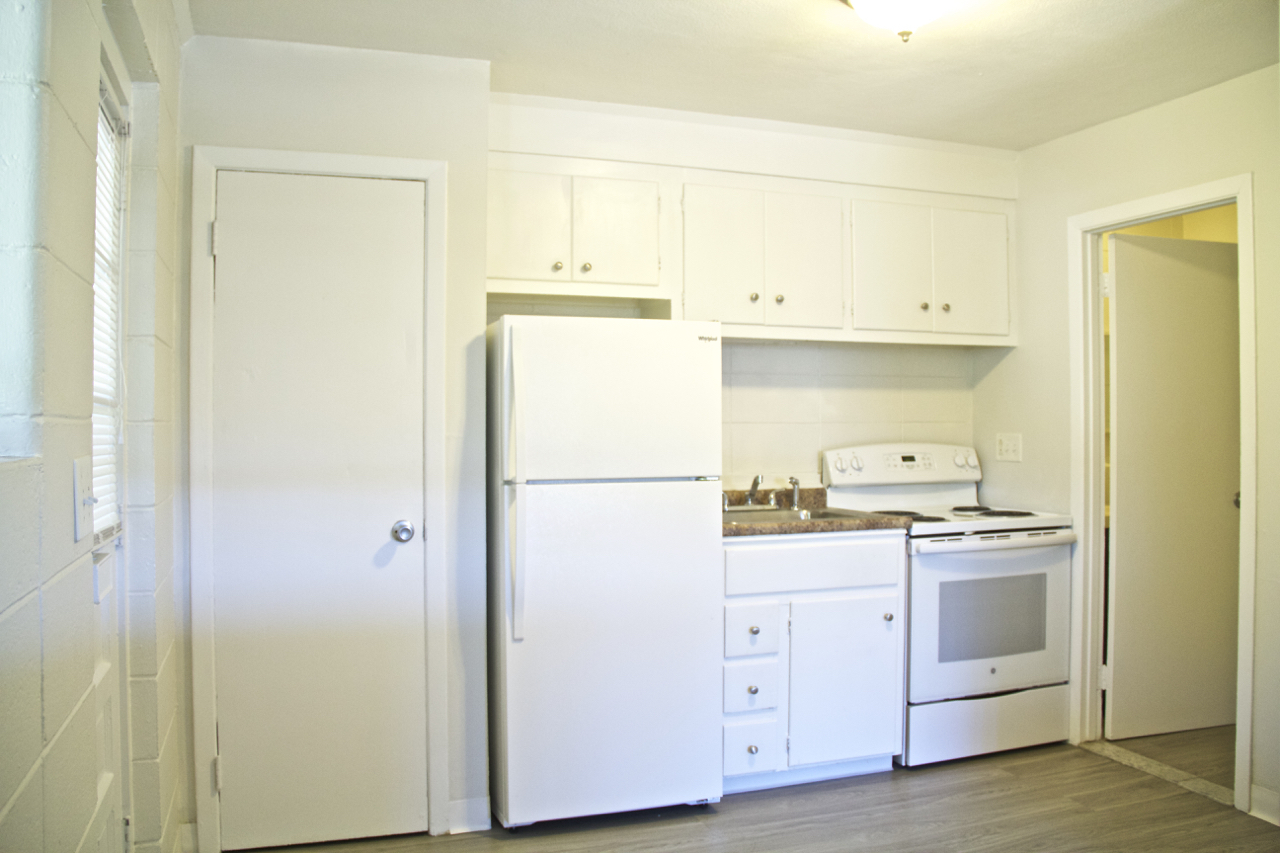 Cranston Apartment: 1690 Broad St