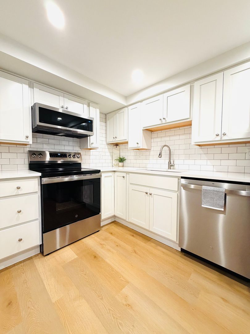 Cranston Apartment: 11 Dart St