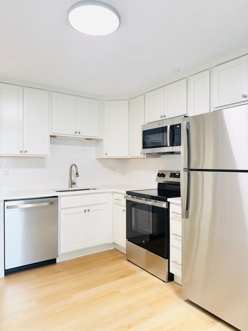 Cranston Apartment: 11 Dart St