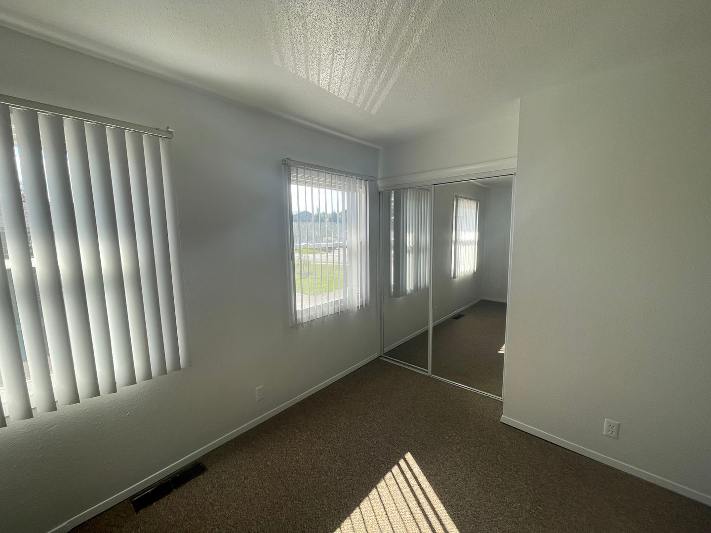 902 N Charles St, Office, IL 61455