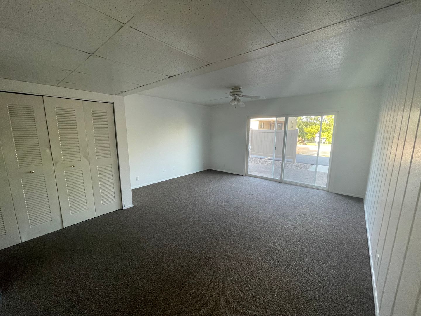 902 N Charles St, Office, IL 61455