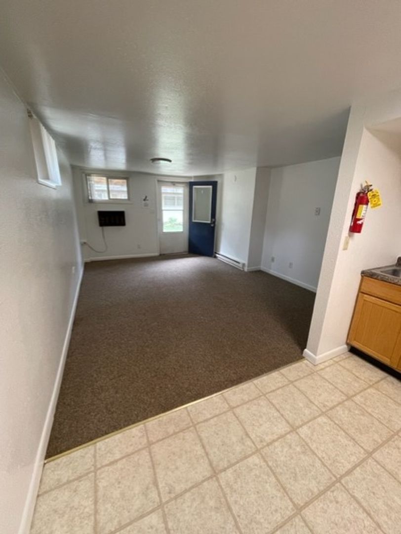 902 N Charles St, Office, IL 61455