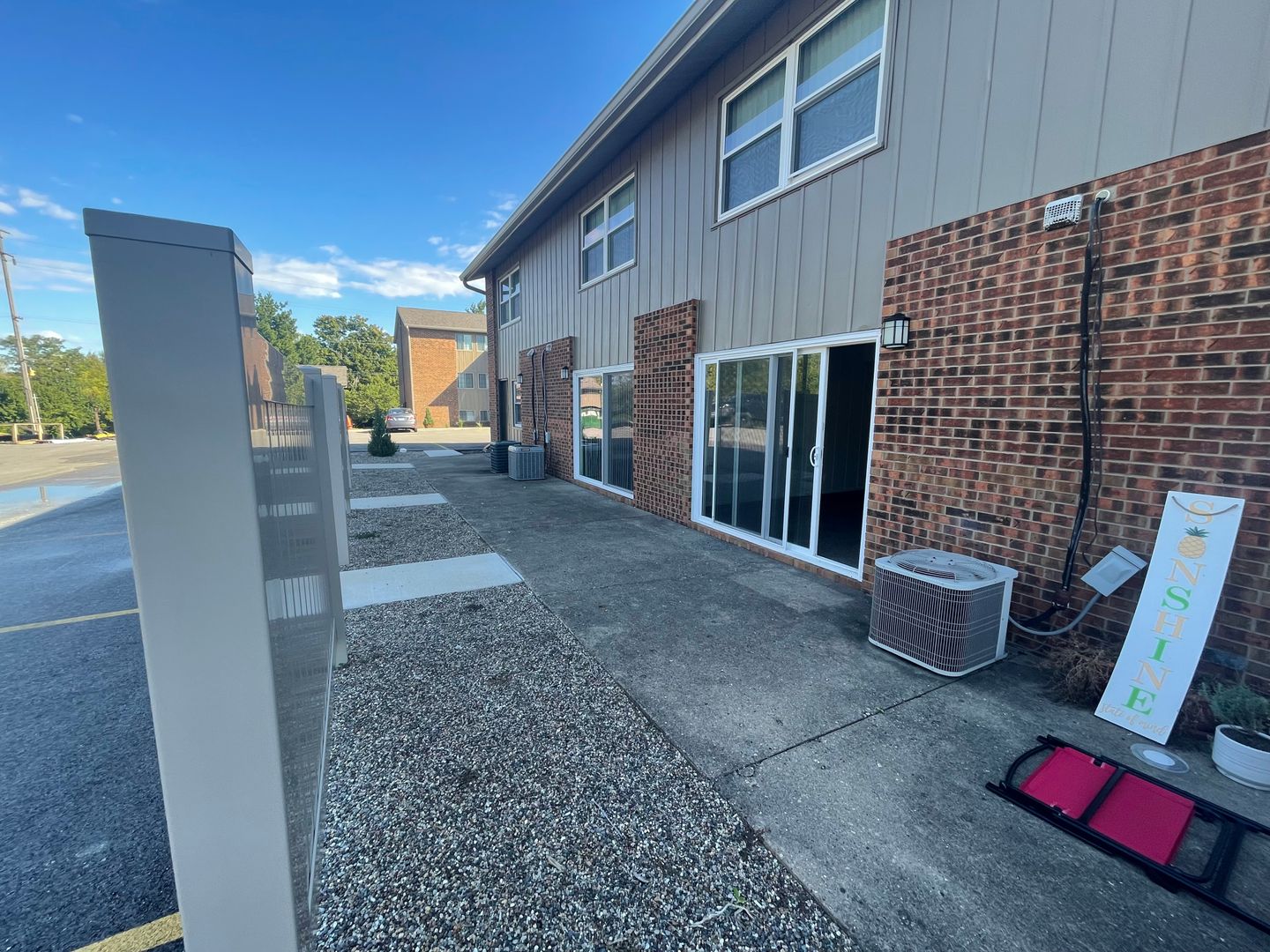 902 N Charles St, Office, IL 61455