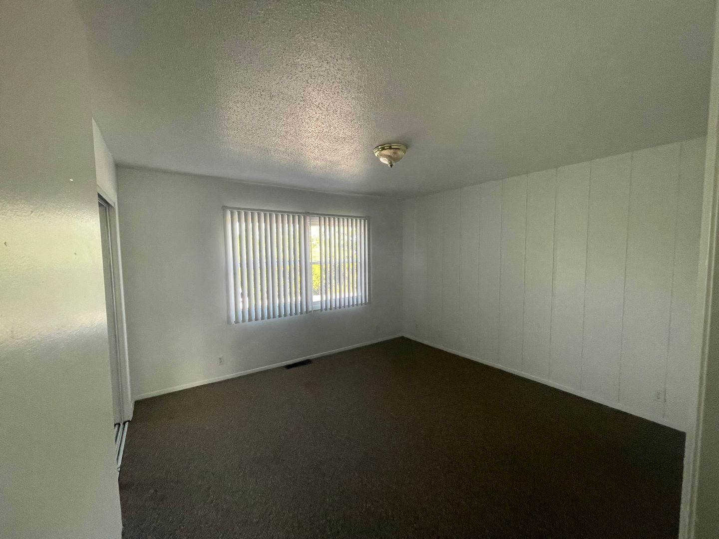 902 N Charles St, Office, IL 61455