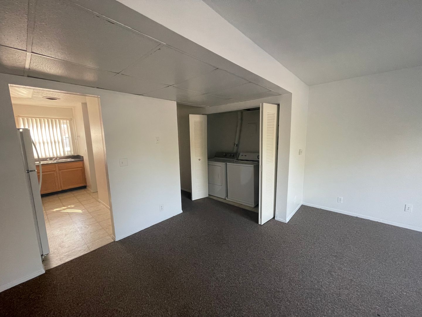 902 N Charles St, Office, IL 61455