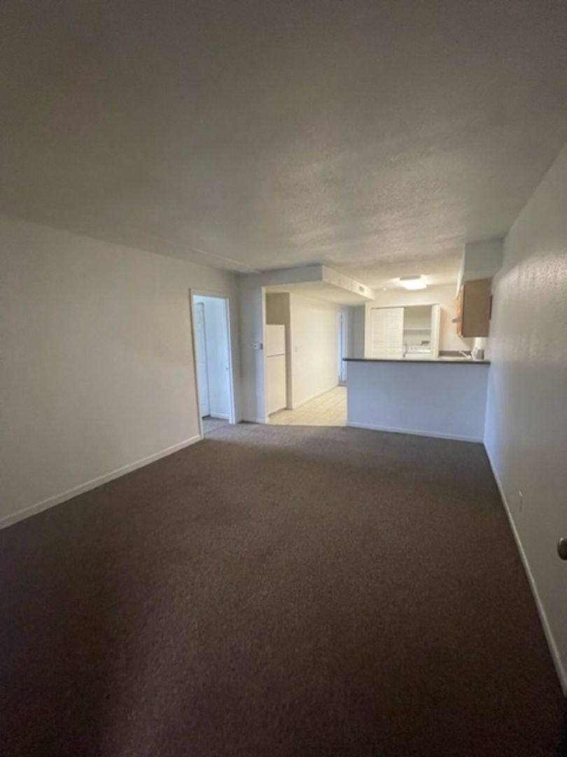 902 N Charles St, Office, IL 61455