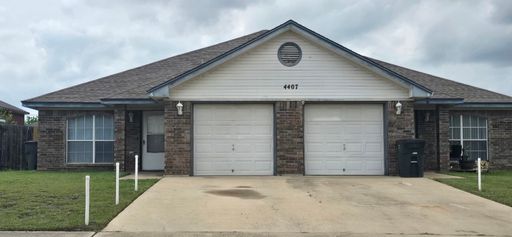 3 bedroom 2 bath duplex – photo 1