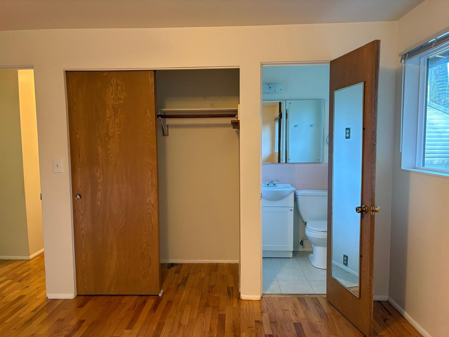 Bellevue House: 16055 NE 27th St