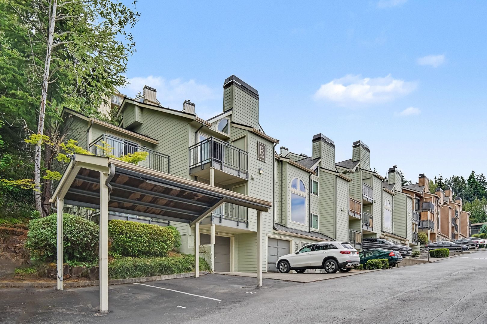 Bellevue House: 3804 130th Ln SE