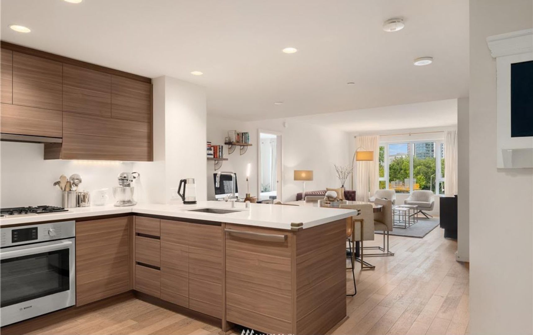 Seattle House: 583 Battery St