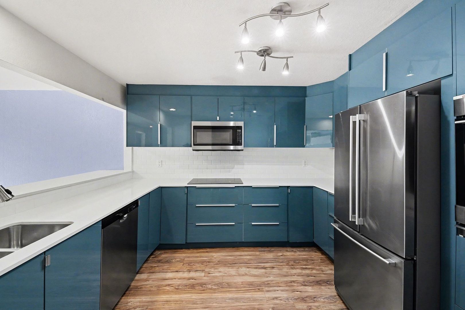 Redmond House: 13820 NE 65th St #544