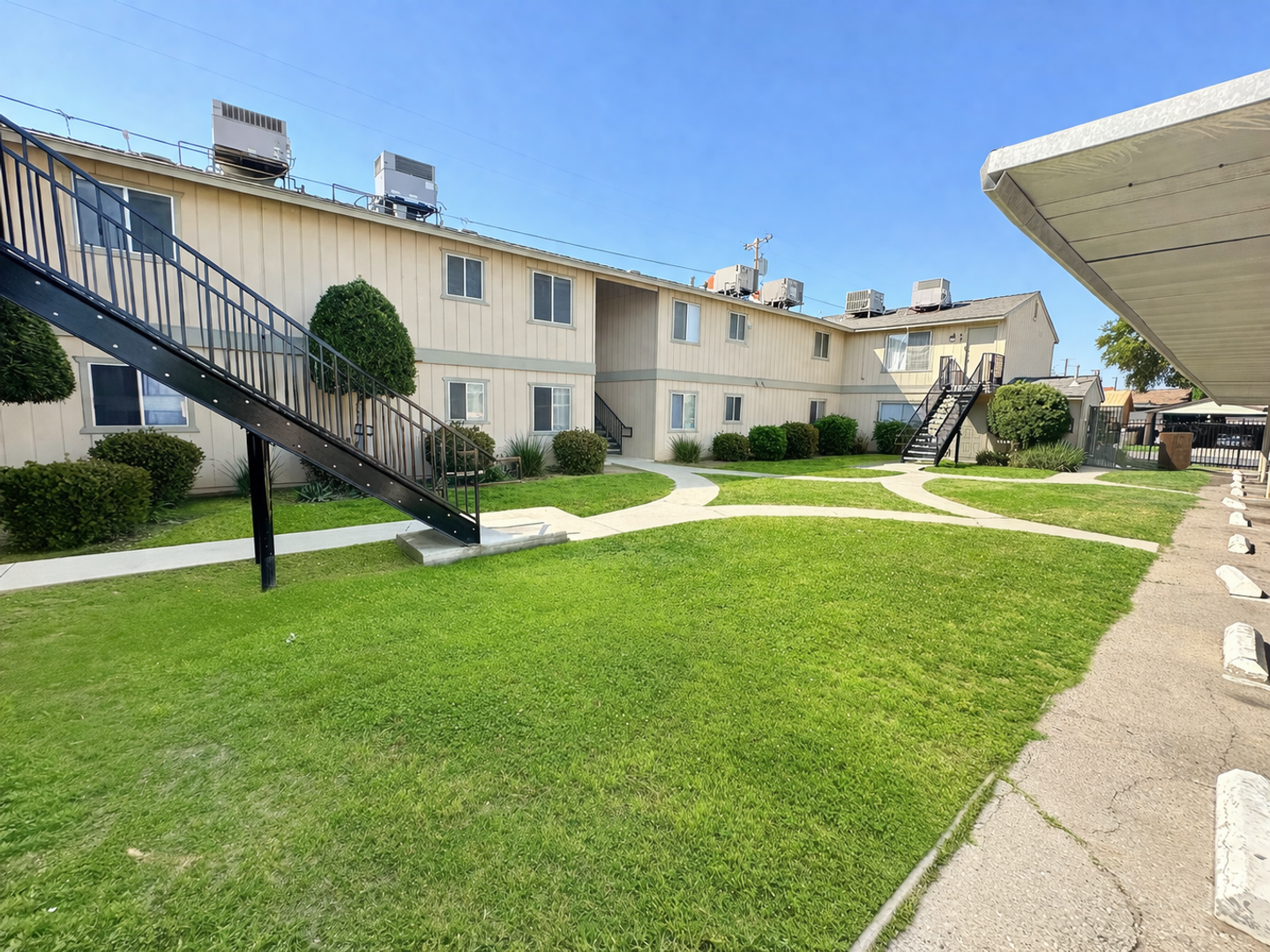 Coalinga Apartment: 141 Warthan St.