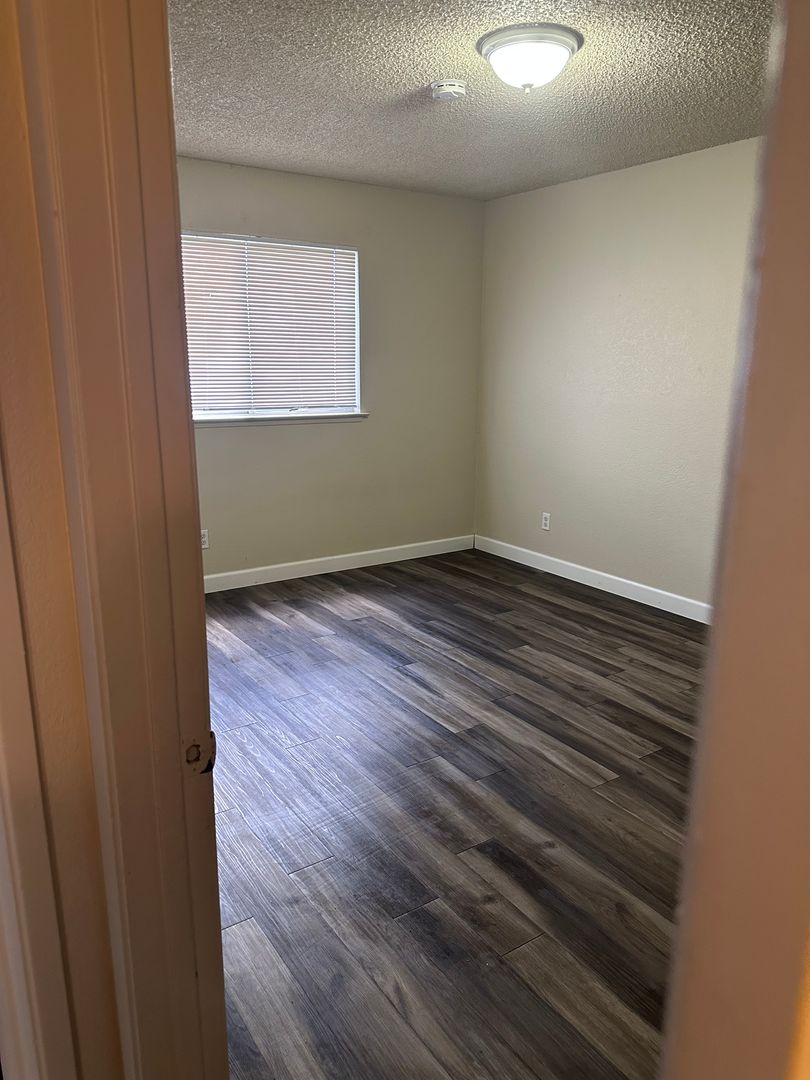 Coalinga Apartment: 141 Warthan St.