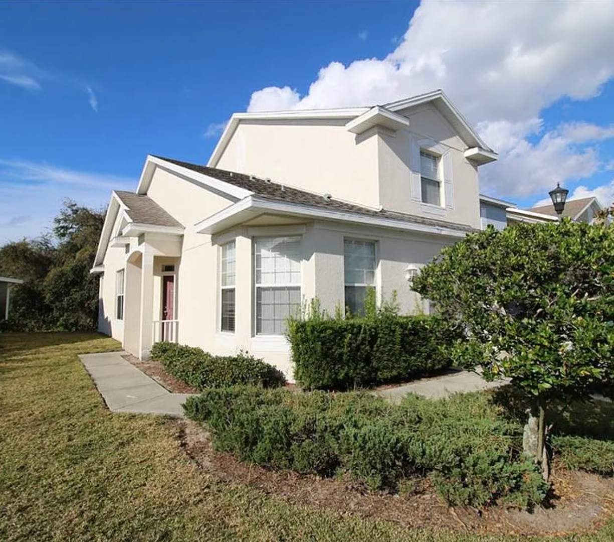 Riverview House: 9624 Carlsdale Dr