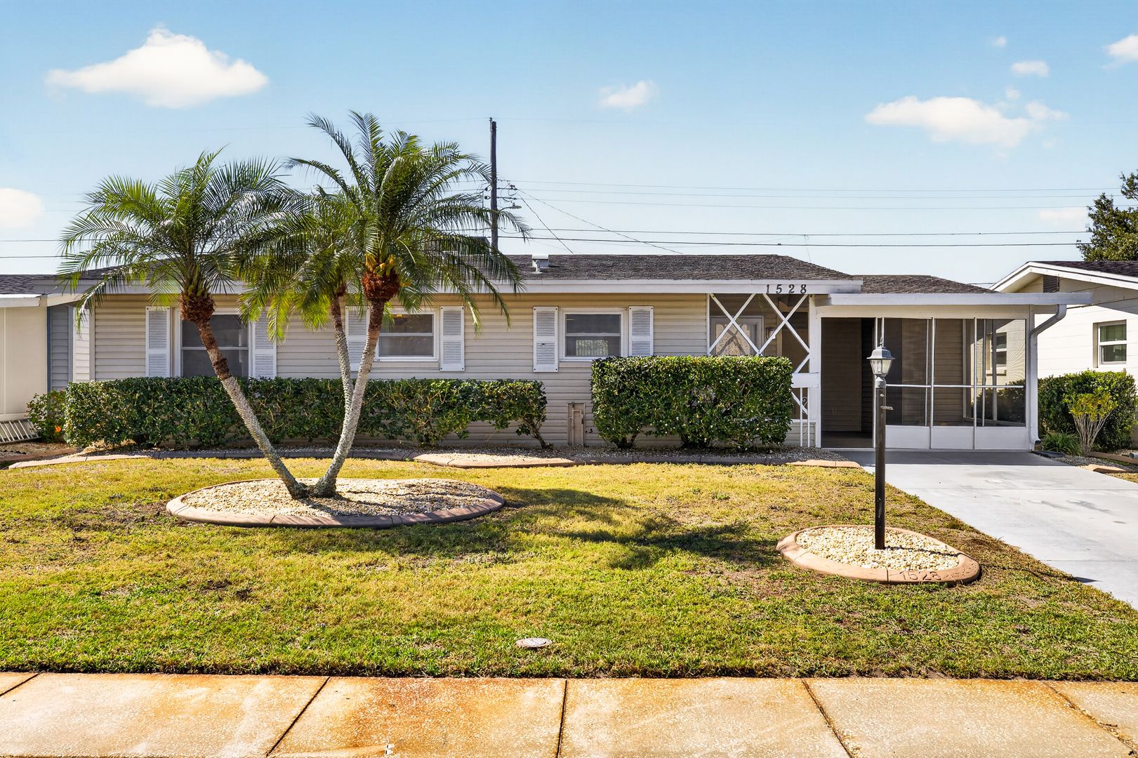 Sun City Center House: 1528 Chevy Chase Dr