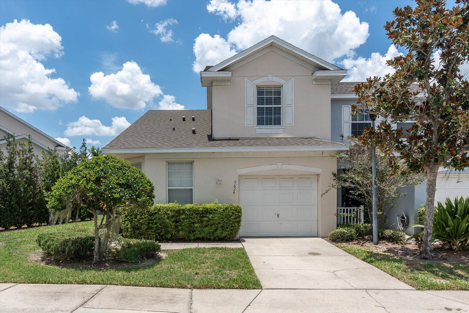 Riverview House: 9624 Carlsdale Dr