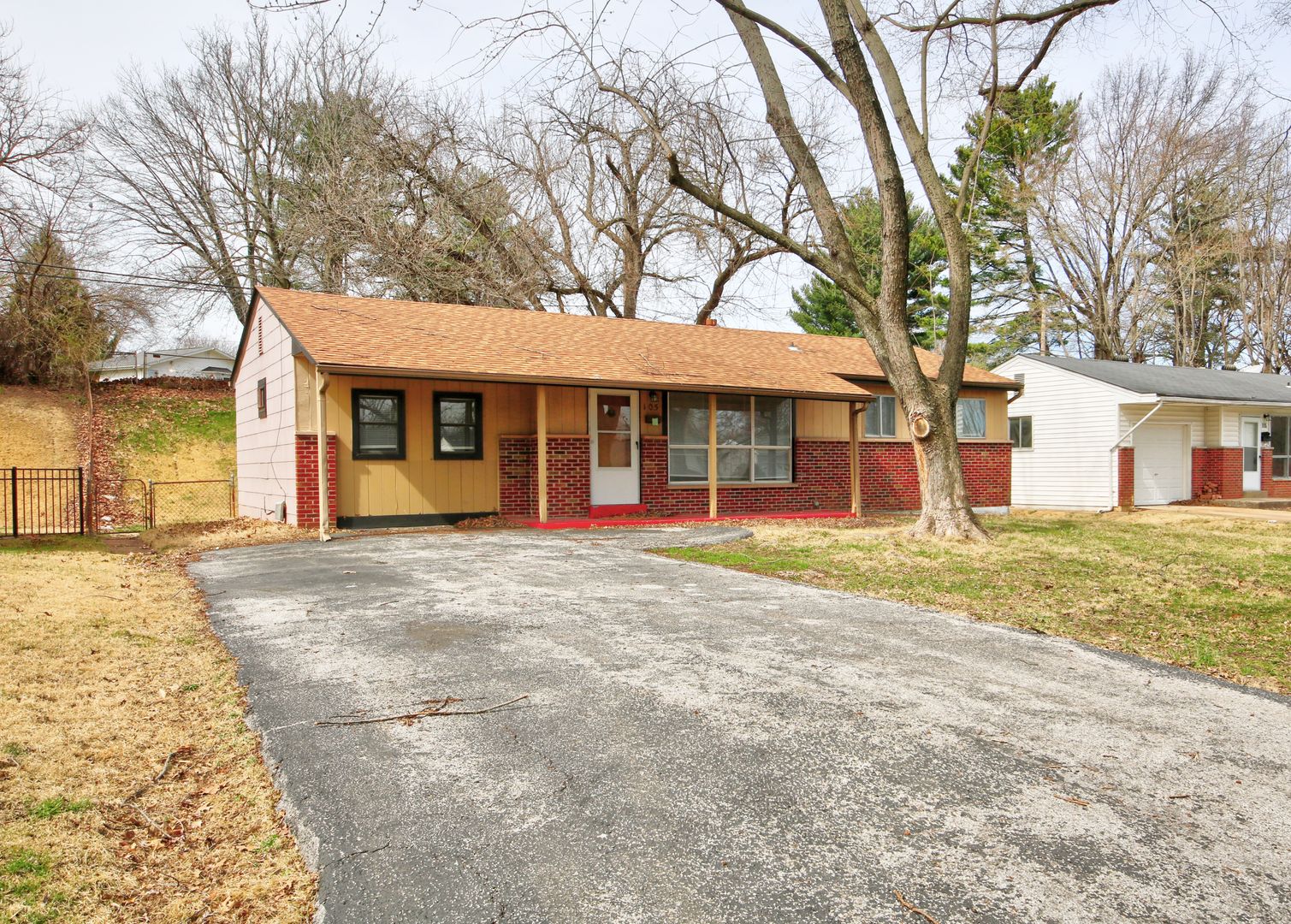 Florissant House: 105 Clearview Dr.