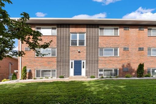 Newly Remodeled Apartment for Rent in Maplewood