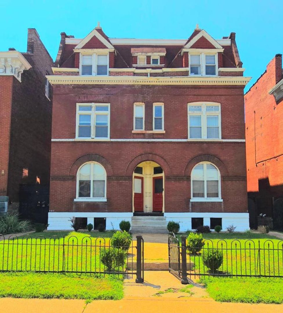 St. Louis Apartment: 2146-2148 Victor St.