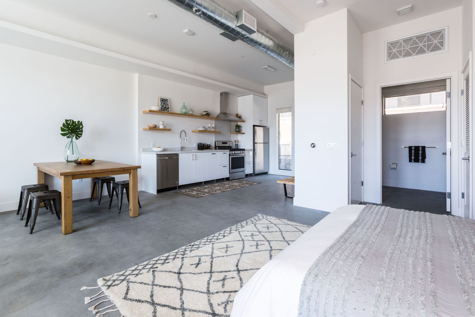 Los Angeles Apartment: 2980 Allesandro Street