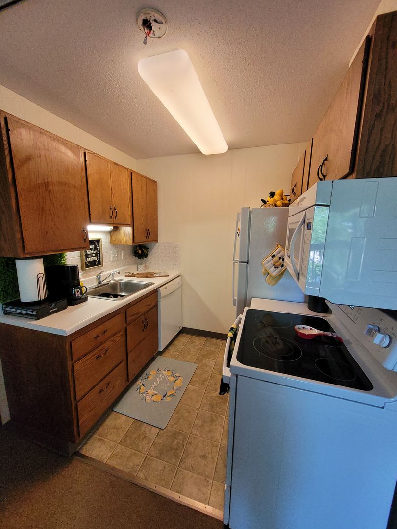 Fargo Apartment: 101 S University Dr
