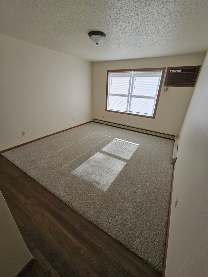 Fargo Apartment: 3115 N Broadway