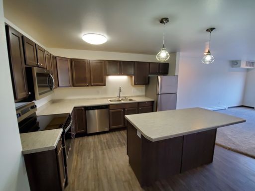 Stonebrook III One Bedroom!! Detroit Lakes!! Two Stall Garage! – photo 1