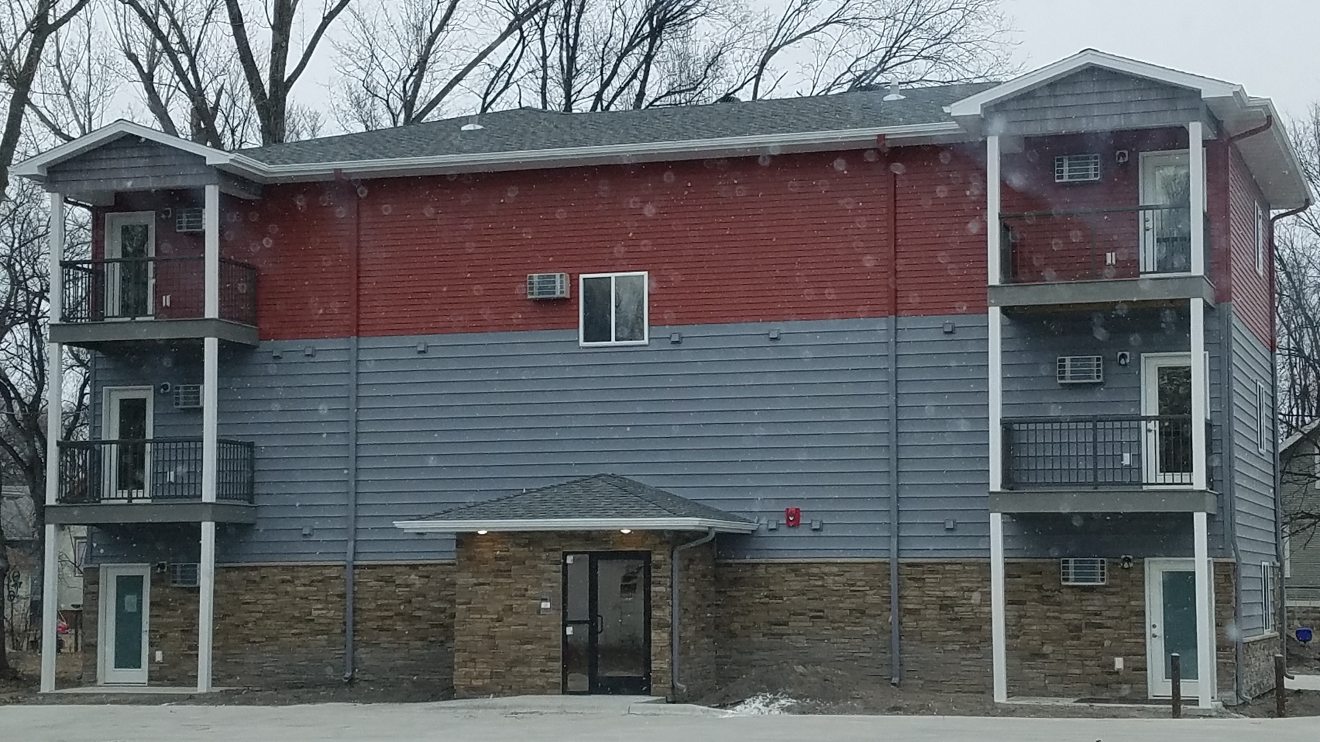 Fargo Apartment: 811 10th Ave N