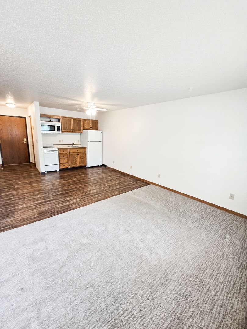 Fargo Apartment: 3111 N Broadway