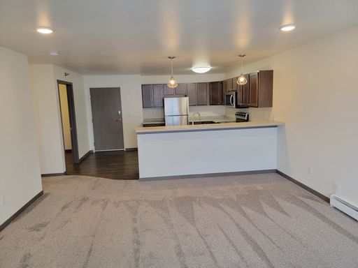 Discover comfort and convenience in this 2-bedroom, 1-bathroom apartment nestled in the heart of Detroit Lakes, MN! With a washer and dryer right in your unit, laundry day becomes a breeze. – photo 1