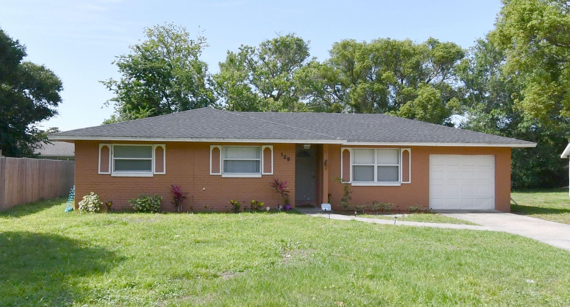 Sanford House: 129 Scott Drive