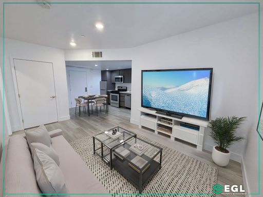 Koreatown. Modern and Bright Apartment! – photo 1