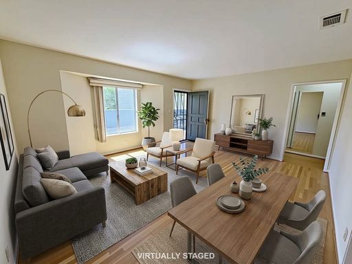 North Hollywood. Spacious 3-Bedroom, 2-Bathroom in great location. – photo 1