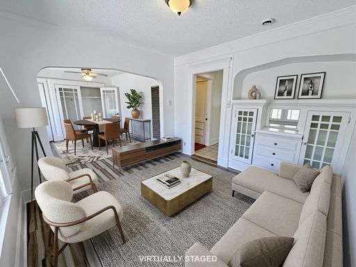 Jefferson Park. Beautiful 1 Bed, 1 Bath Cottage Style Home with Appliances! – photo 1