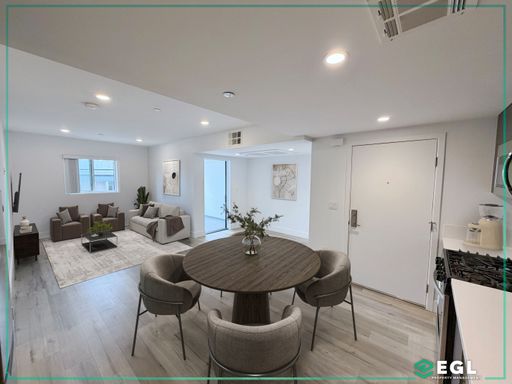 Koreatown. Modern and Bright 1 Bedroom, 1-Bath (upper in complex) Luxury Apartment! – photo 1