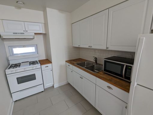 Charming 2br/1ba Apartment w/ Wood Floors, Washer & Dryer – photo 1