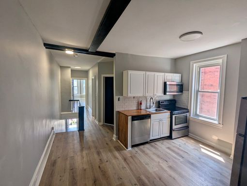Beautifully Updated 2–3 Bedroom Apartment in Serene West Philadelphia (Mill Creek) – photo 1