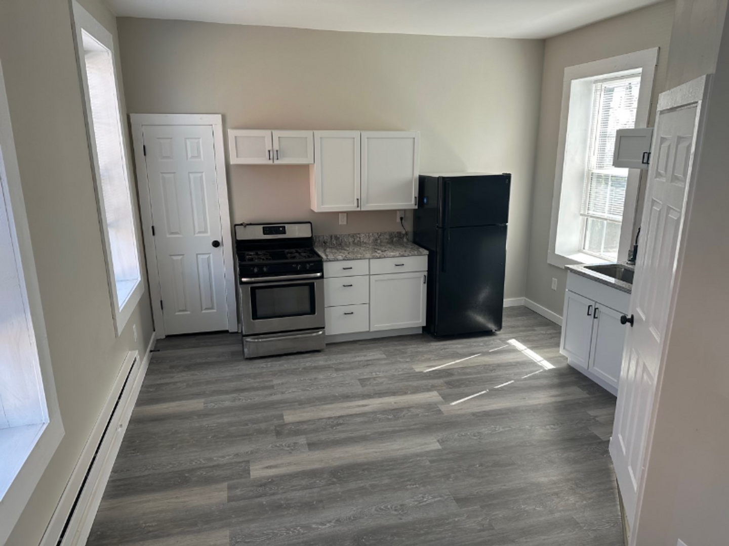 Newport Apartment: 801 Central Ave.