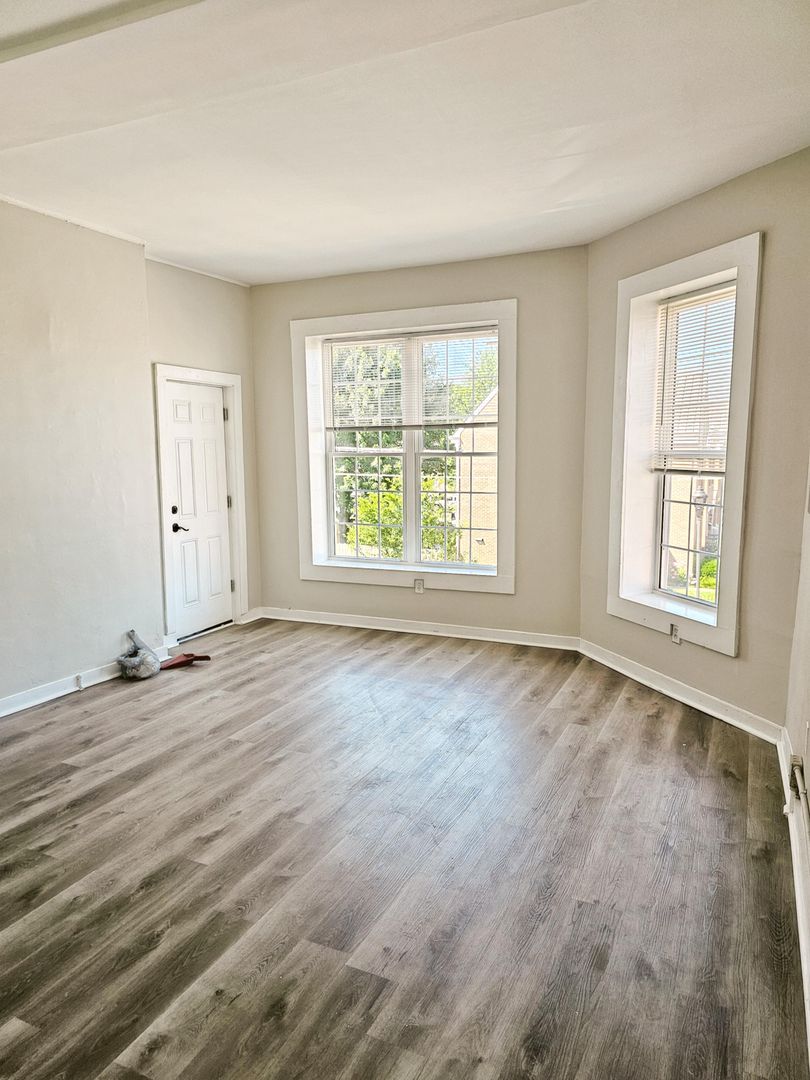 Newport Apartment: 801 Central Ave.