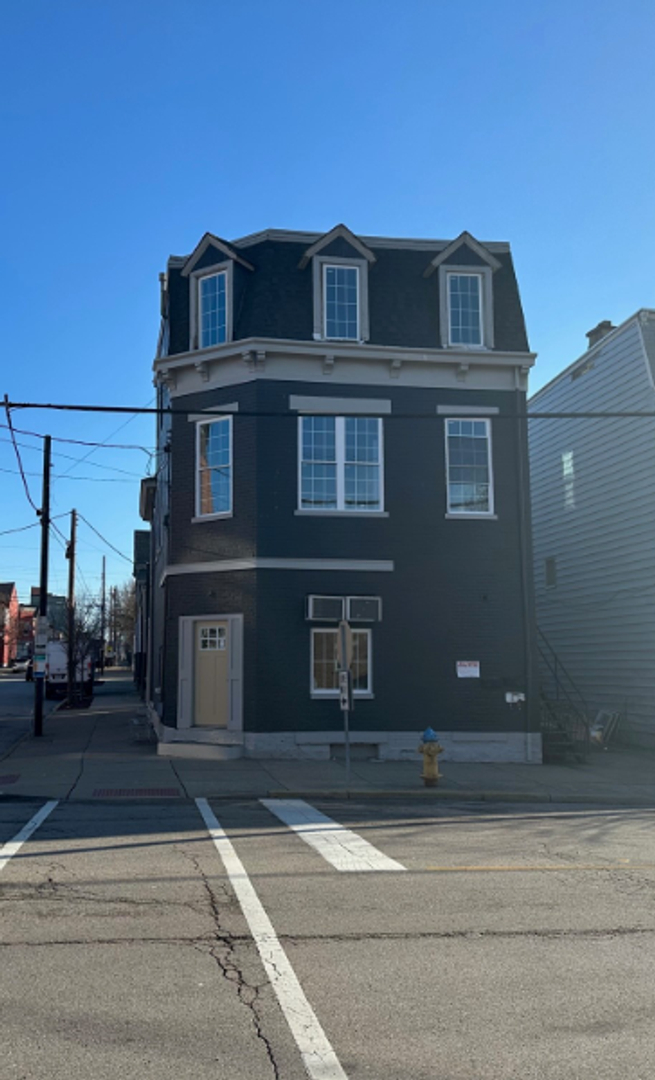 Newport Apartment: 801 Central Ave.