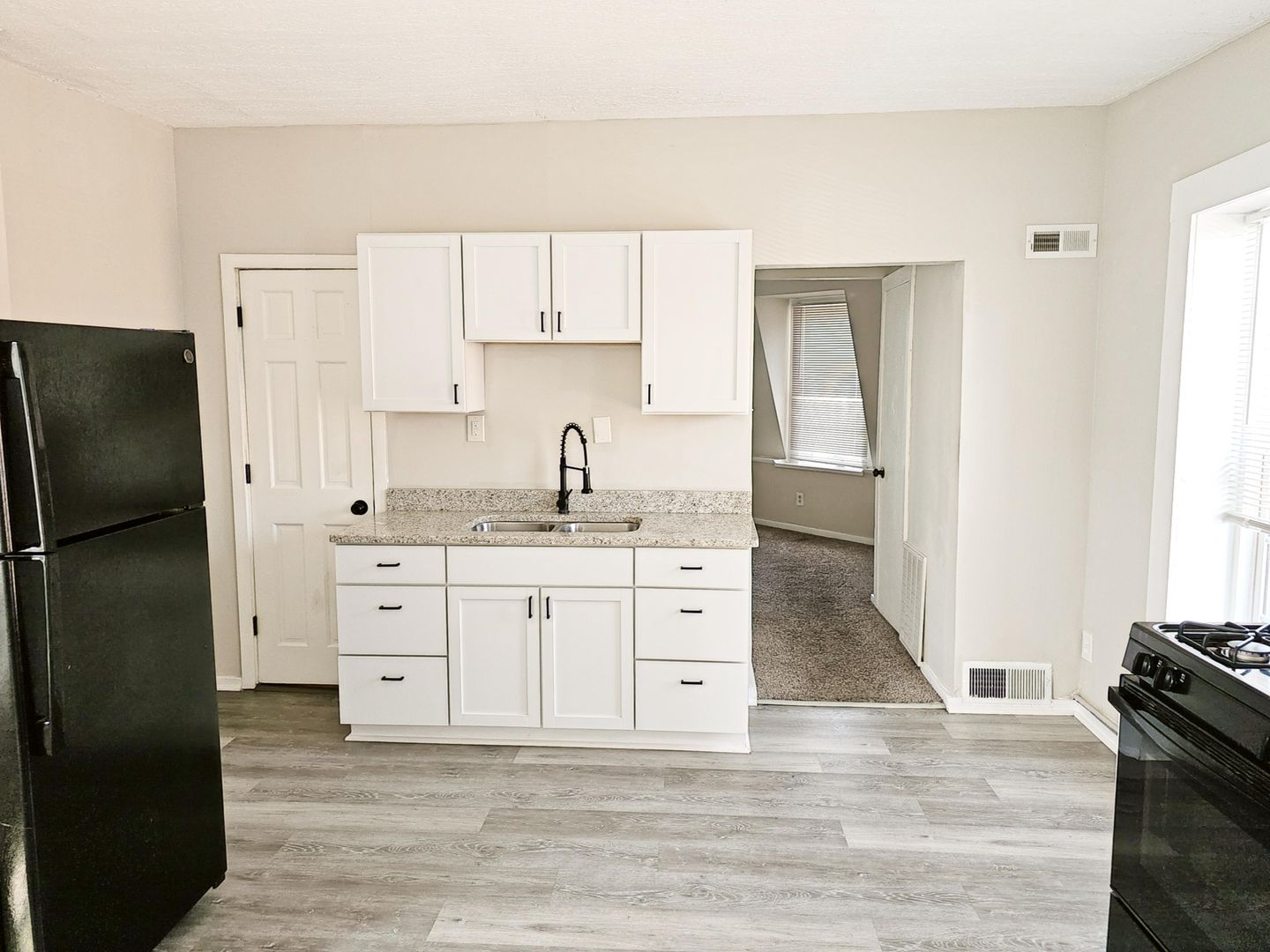 Newport Apartment: 801 Central Ave.