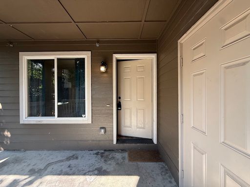 Spacious 4BD/1.5BA Home with HOA Amenities, Garbage/Water/Sewer Included! – photo 1