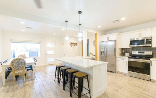 Listing photo thumbnail