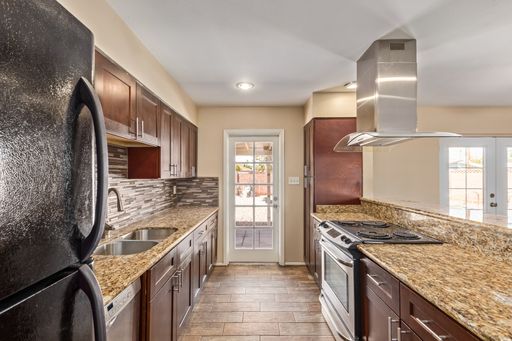 Listing photo thumbnail