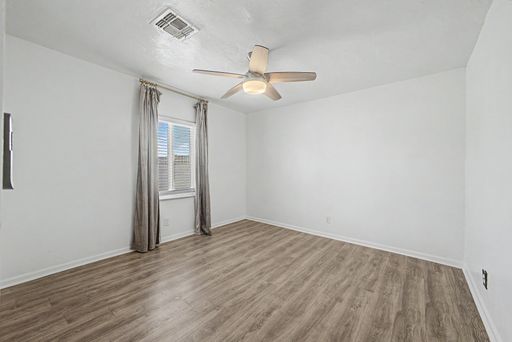 Listing photo thumbnail